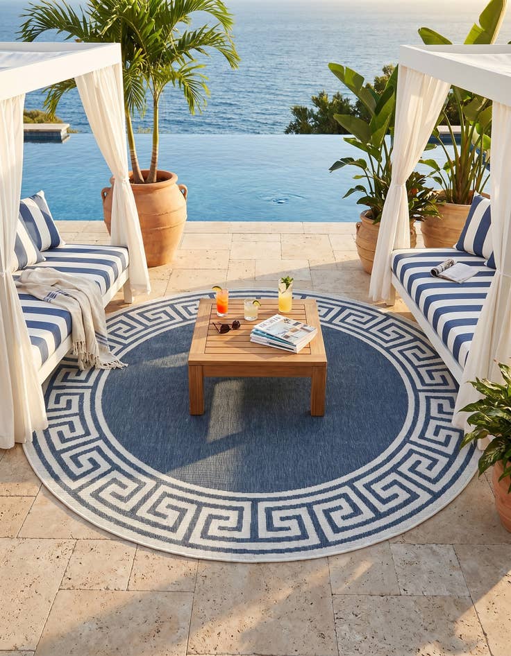 Detail image of 7' x 7' Easy-Clean Coastal Indoor / Outdoor Round Rug
