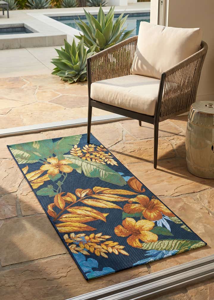 2' x 4' Easy-Clean Botanical Indoor / Outdoor Runner Rug