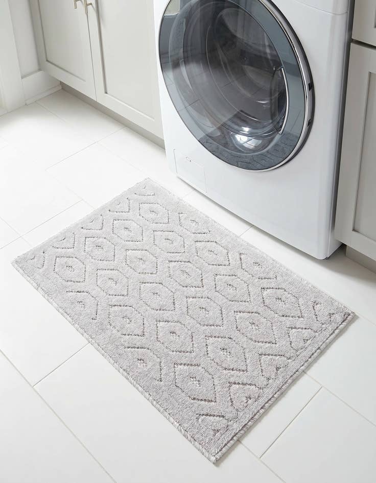 Detail image of 2' x 3' Easy-Clean Trellis Textured Indoor / Outdoor Rug