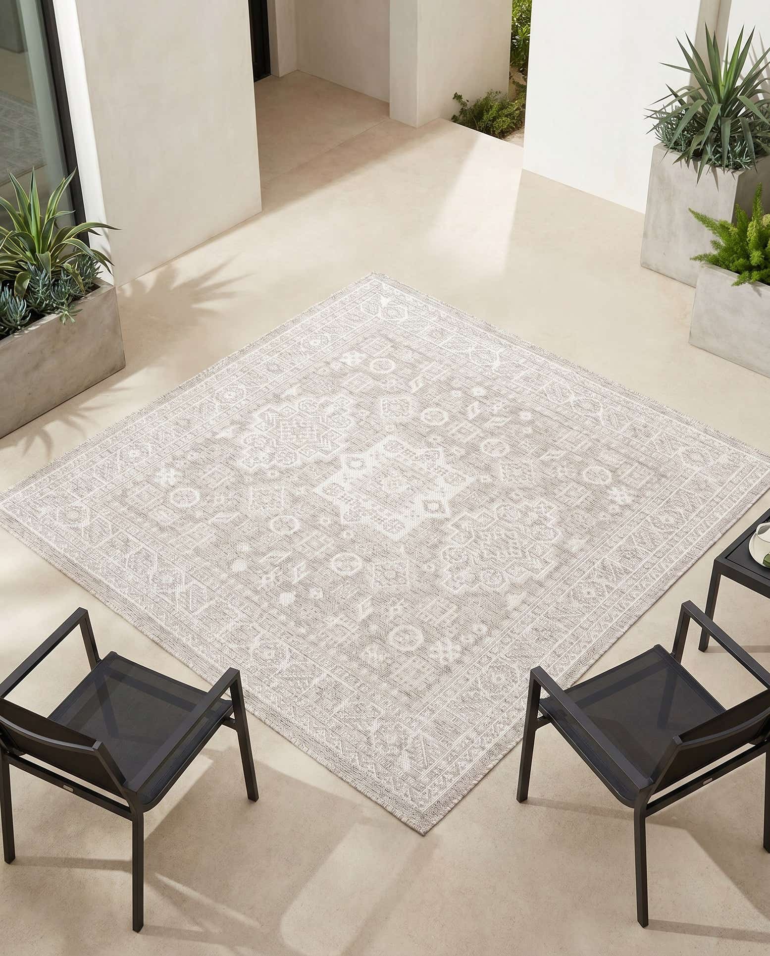 5' 3 x 5' 3 Easy-Clean Aztec Indoor / Outdoor Square Rug