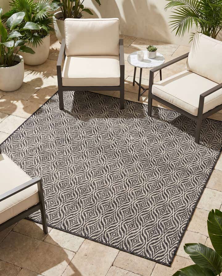 5' 3 x 5' 3 Easy-Clean Lattice Indoor / Outdoor Square Rug
