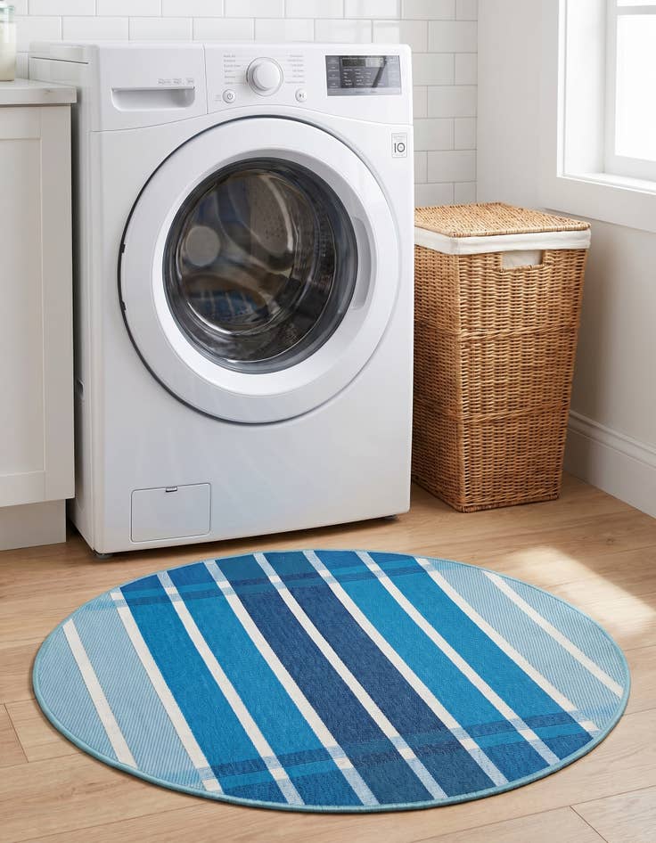 Detail image of 3' x 3' Easy-Clean Ribbon Indoor / Outdoor Round Rug