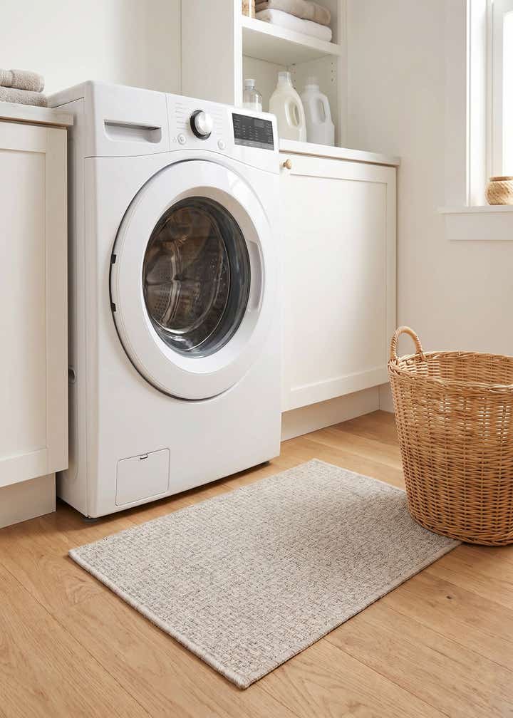 2' x 3' Easy-Clean Solid Indoor / Outdoor Rug