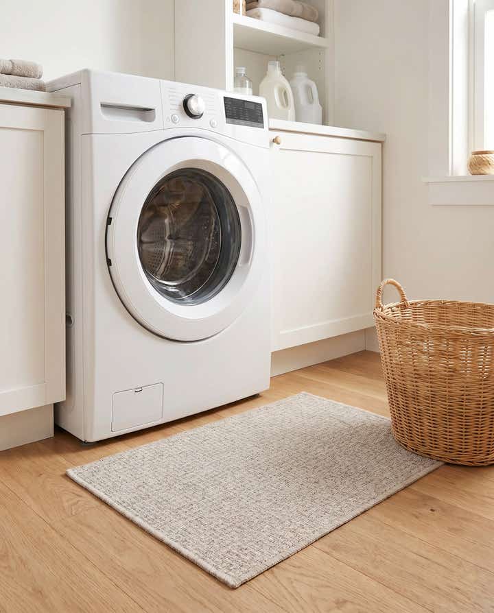 2' x 3' Easy-Clean Solid Indoor / Outdoor Rug