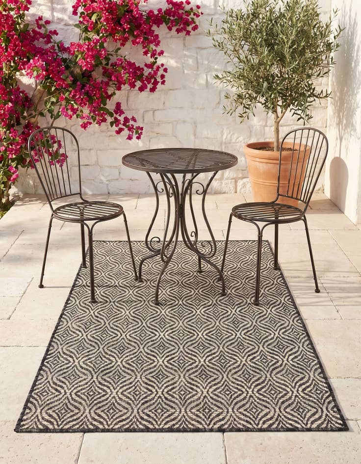 Detail image of 3' x 5' 3 Easy-Clean Lattice Indoor / Outdoor Rug