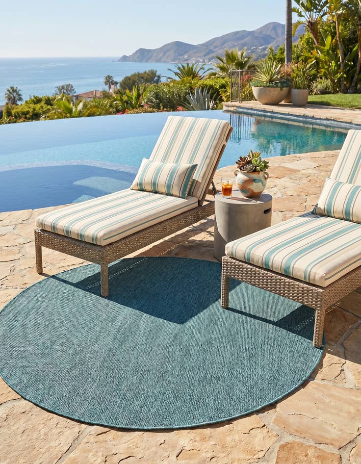 Detail image of 6' 1 x 6' 1 Easy-Clean Solid Indoor / Outdoor Round Rug