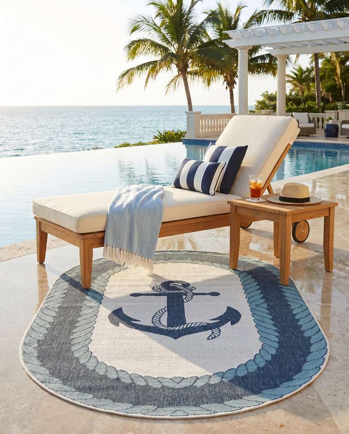 4' x 6' Easy-Clean Coastal Indoor / Outdoor Oval Rug