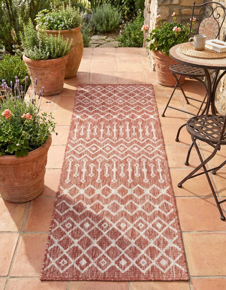 Detail image of 2' x 6' Easy-Clean Lattice Indoor / Outdoor Runner Rug