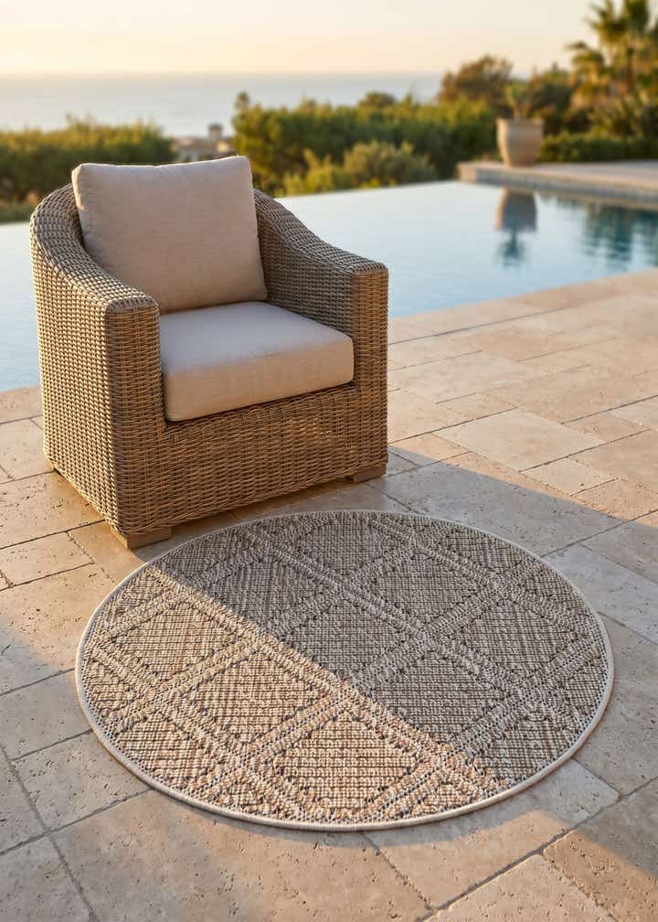 3' 1 x 3' 1 Easy-Clean Lattice Indoor / Outdoor Round Rug