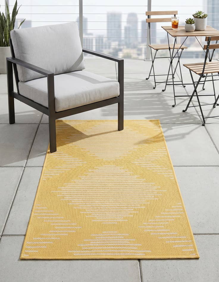 Detail image of 2' x 4' Easy-Clean Modern Indoor / Outdoor Runner Rug