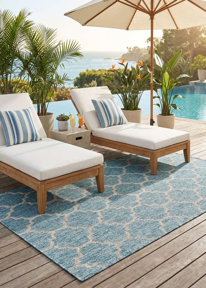 5' 3 x 8' Easy-Clean Lattice Indoor / Outdoor Rug