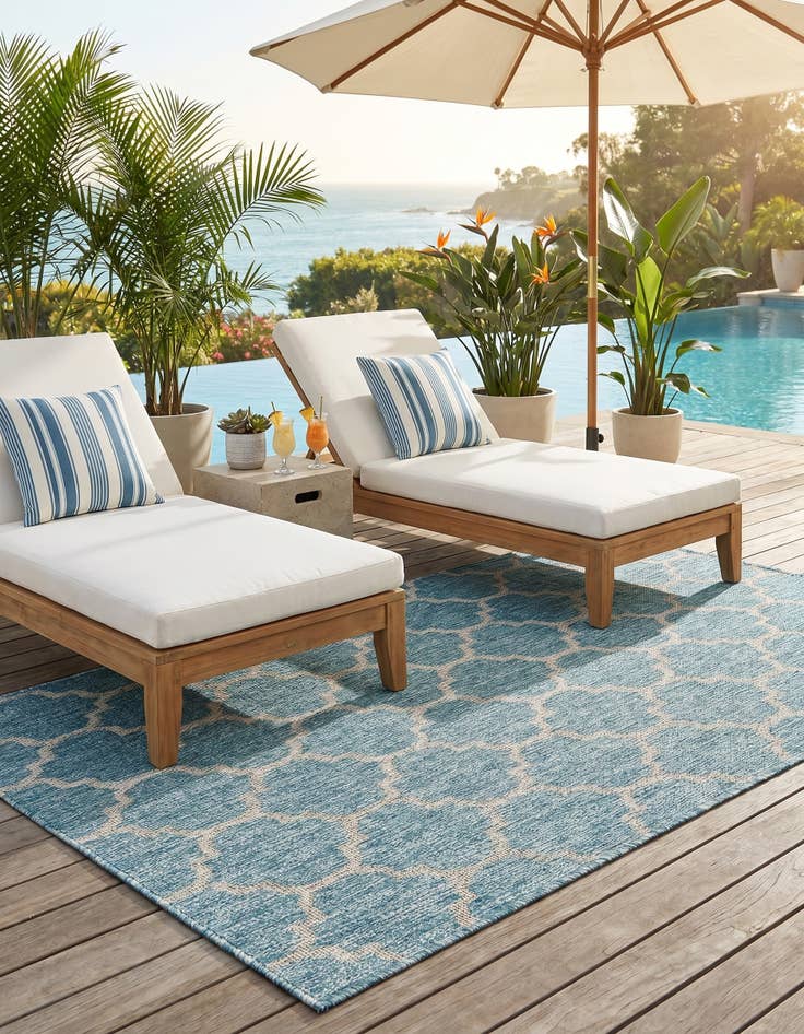 Detail image of 5' 3 x 8' Easy-Clean Lattice Indoor / Outdoor Rug
