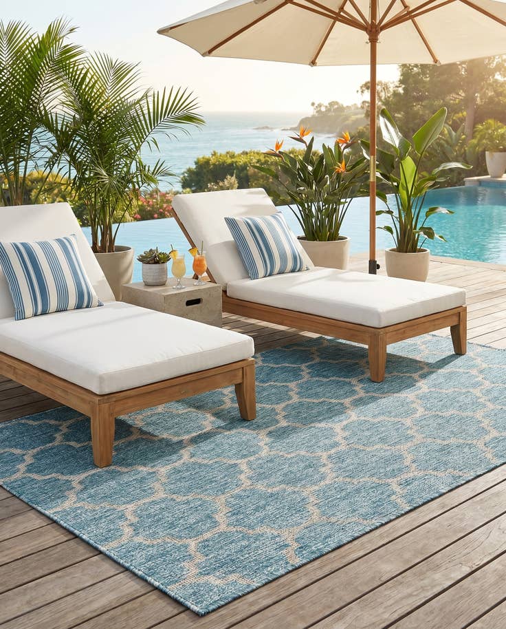 Detail image of 5' 3 x 8' Easy-Clean Lattice Indoor / Outdoor Rug