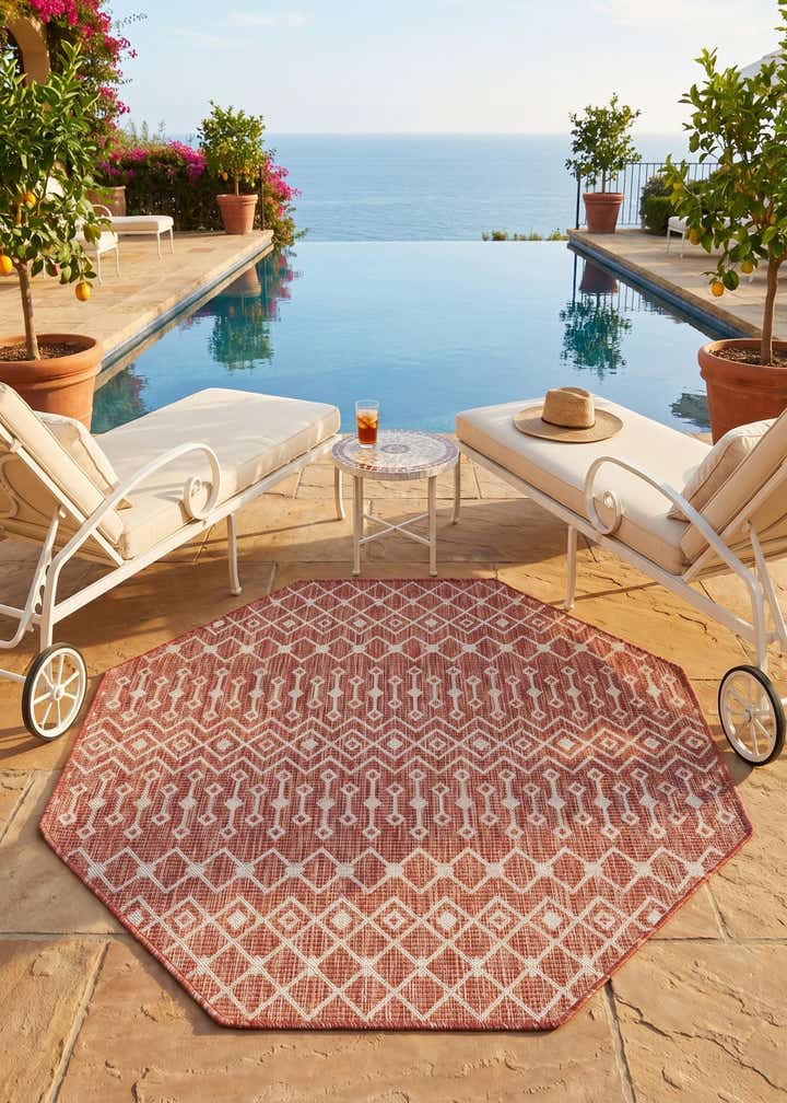 5' 3 x 5' 3 Easy-Clean Lattice Indoor / Outdoor Octagon Rug