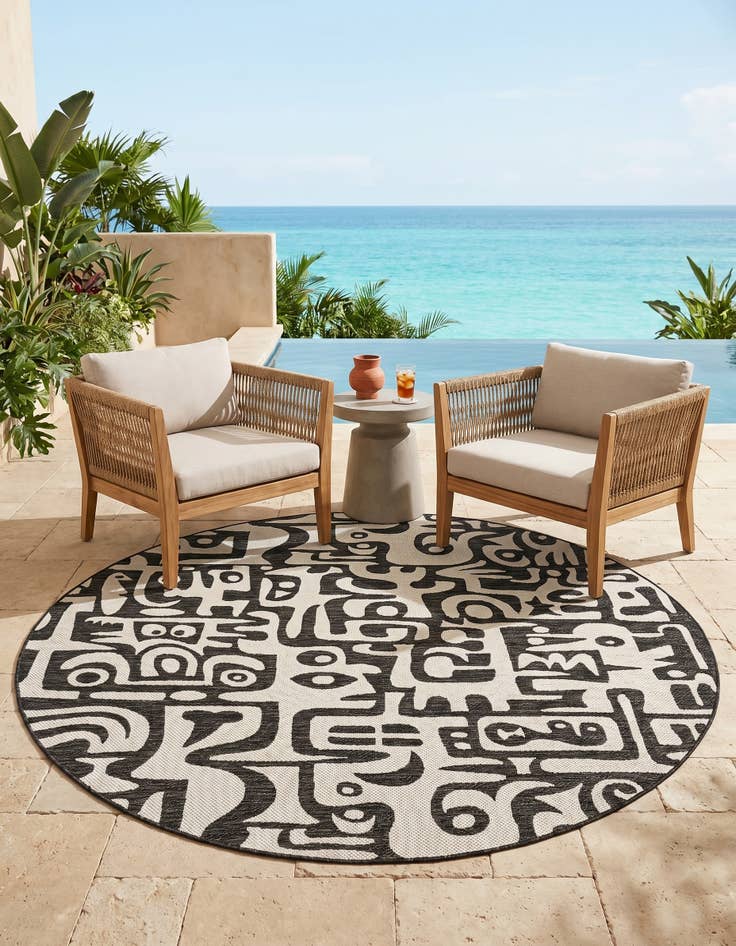 Detail image of 7' 10 x 7' 10 Easy-Clean Modern Indoor / Outdoor Round Rug