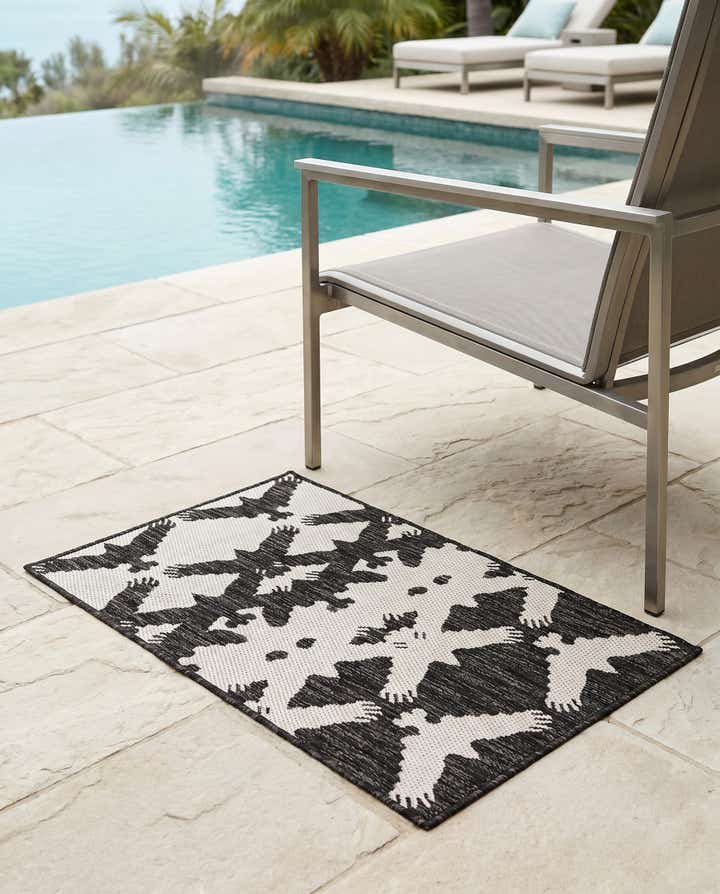 2' x 3' Easy-Clean Modern Indoor / Outdoor Rug