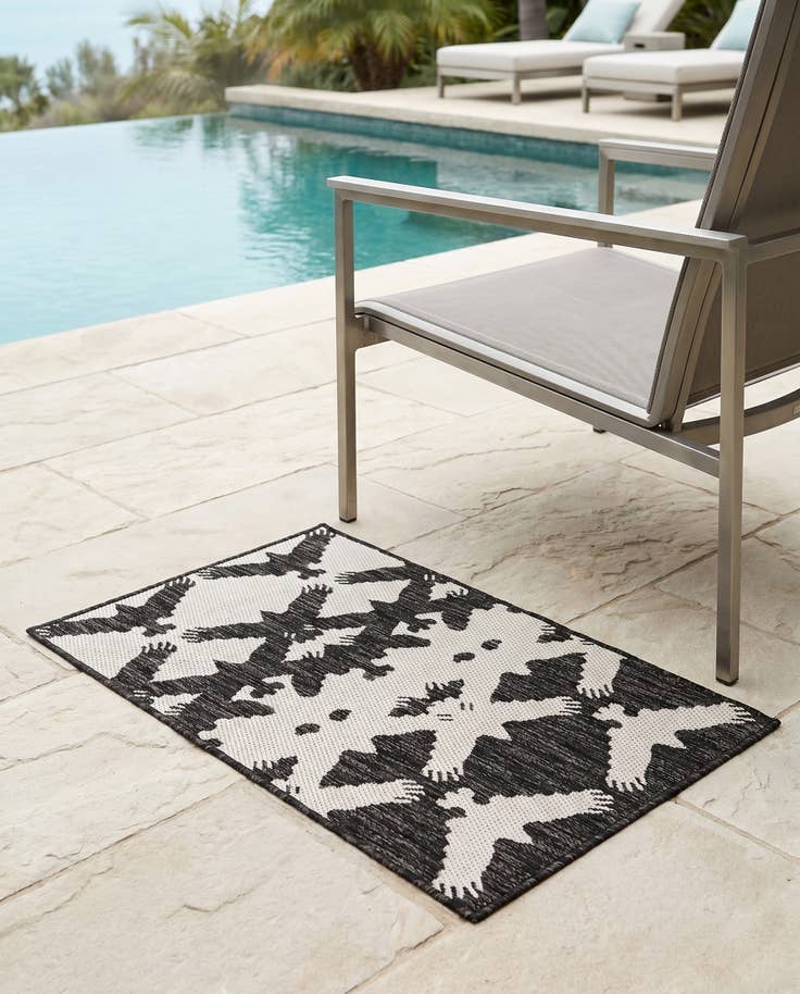 Detail image of 2' x 3' Easy-Clean Modern Indoor / Outdoor Rug