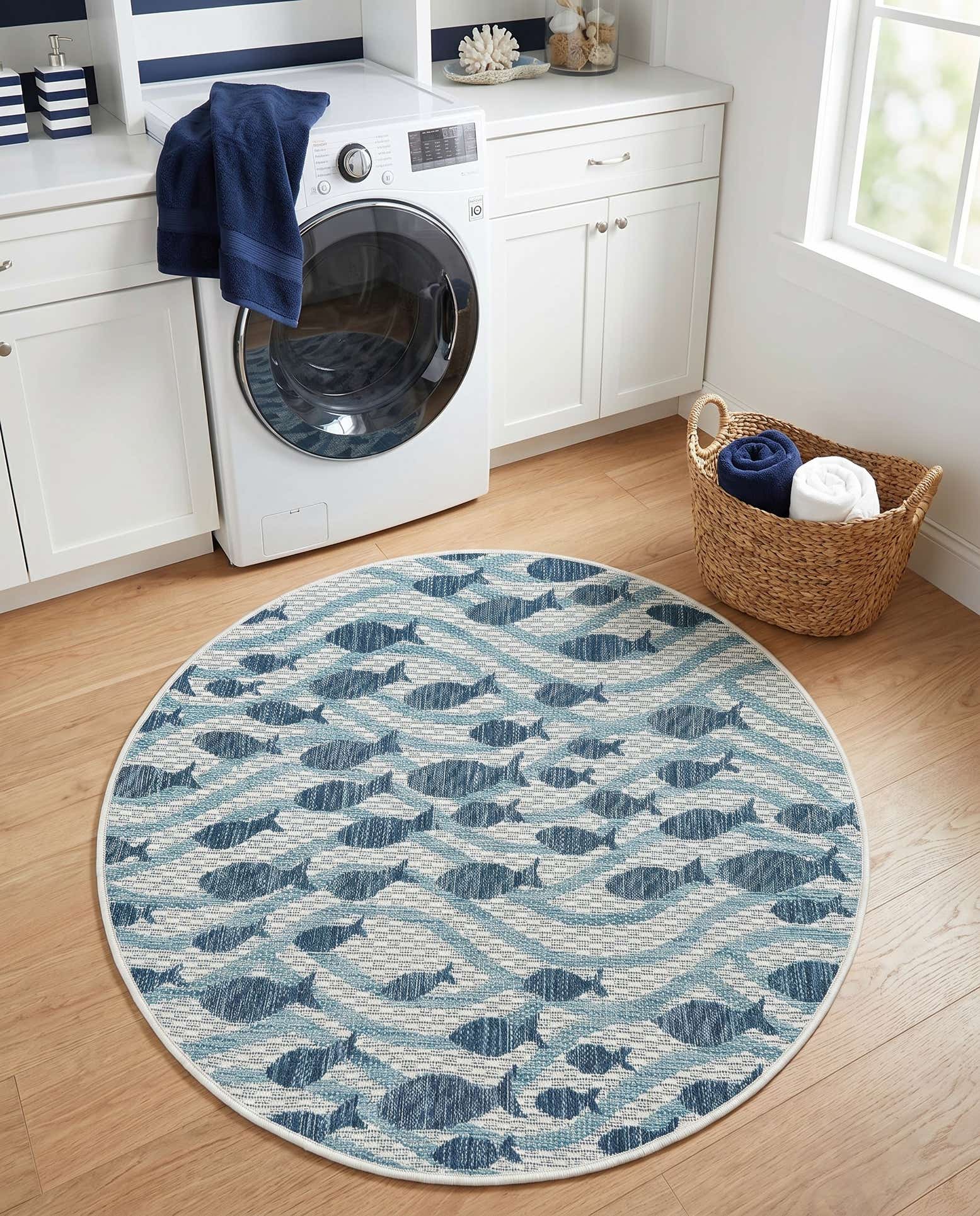 3' 1 x 3' 1 Easy-Clean Coastal Indoor / Outdoor Round Rug