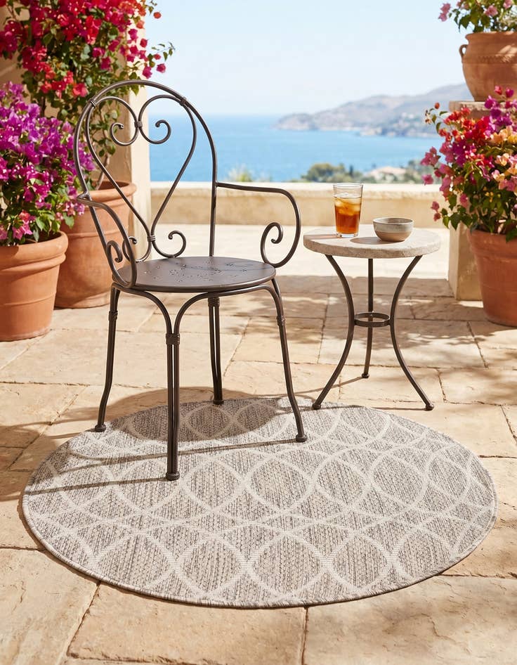 Detail image of 3' x 3' Easy-Clean Lattice Indoor / Outdoor Round Rug