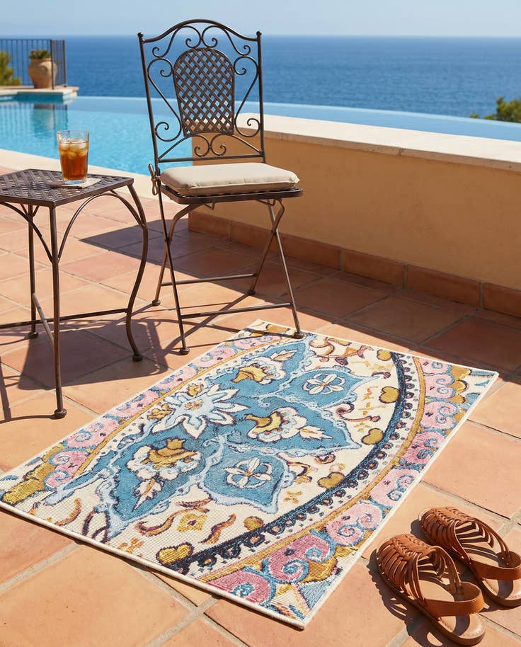 Detail image of 2' x 3' Easy-Clean Traditional Indoor / Outdoor Rug
