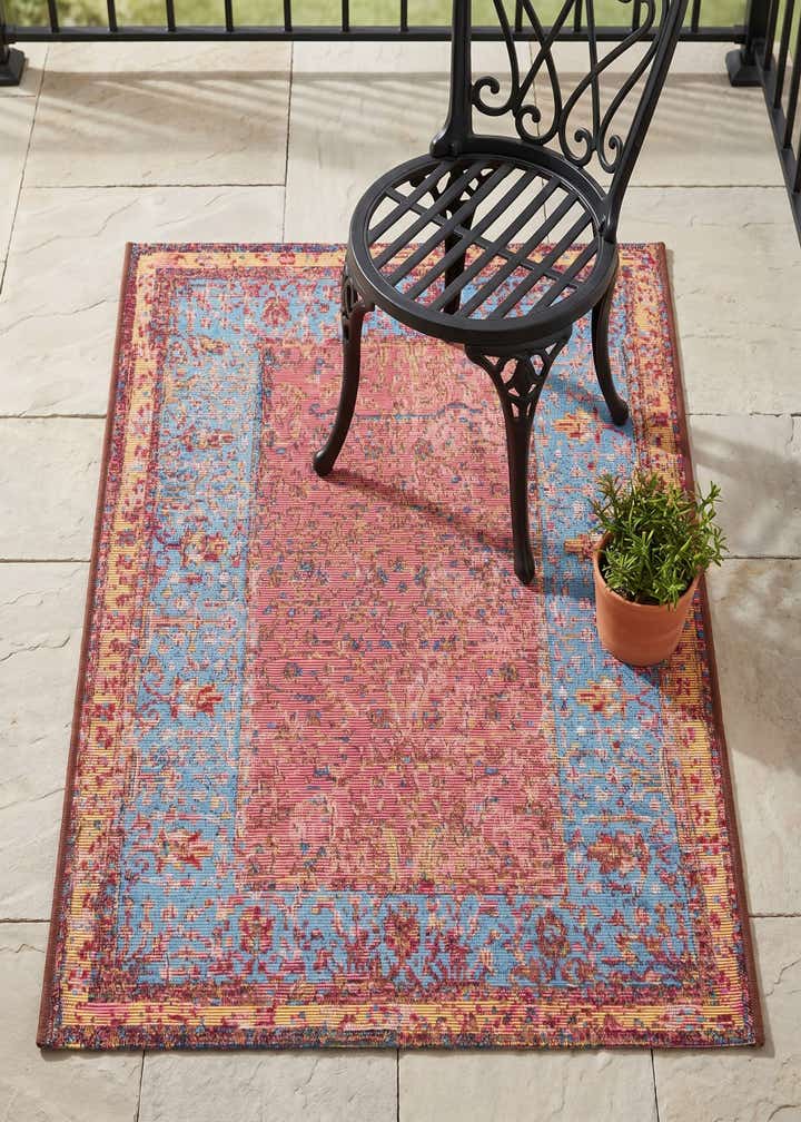 2' x 3' 1 Easy-Clean Traditional Indoor / Outdoor Rug