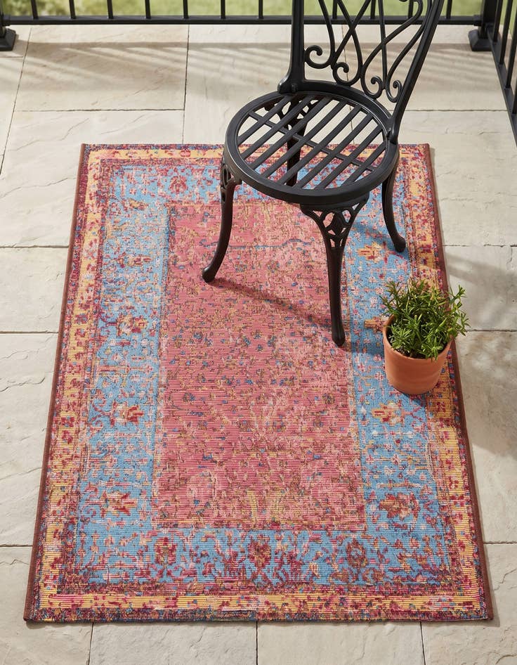 Detail image of 2' x 3' 1 Easy-Clean Traditional Indoor / Outdoor Rug