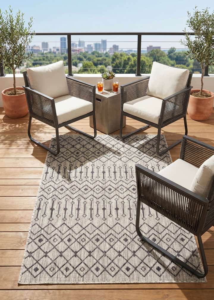 4' x 6' Easy-Clean Trellis Indoor / Outdoor Rug