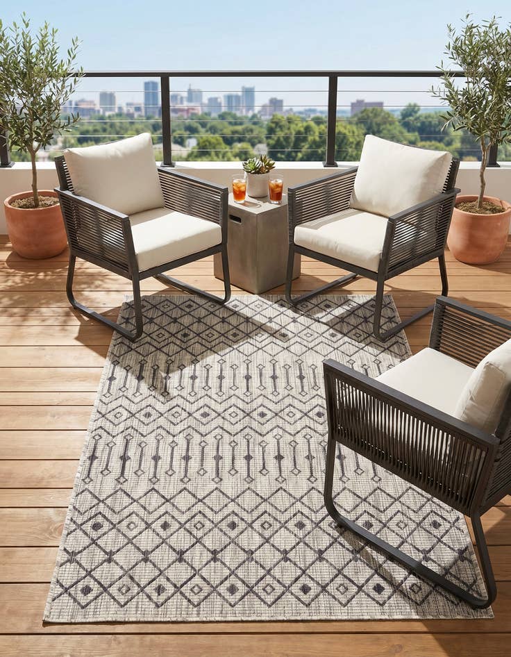 Detail image of 4' x 6' Easy-Clean Trellis Indoor / Outdoor Rug