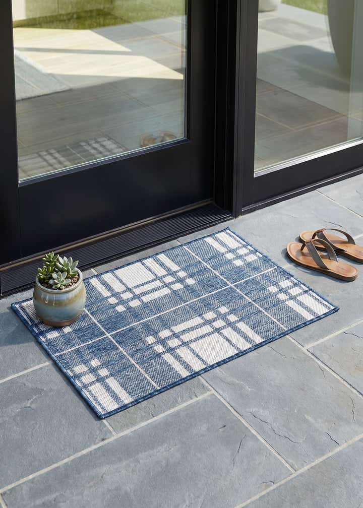 2' x 3' Easy-Clean Checkered Indoor / Outdoor Rug
