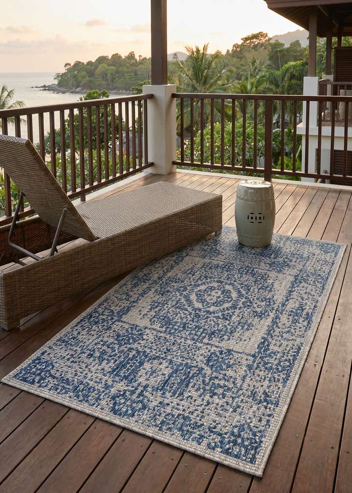 3' x 5' 3 Easy-Clean Traditional Indoor / Outdoor Rug