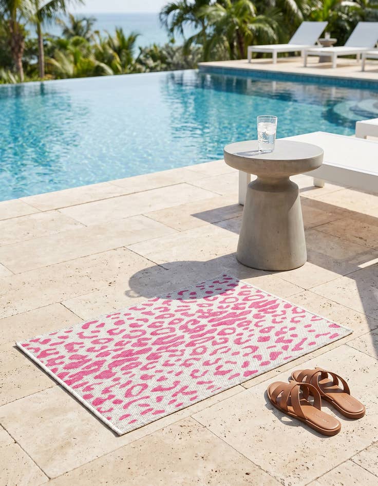 Detail image of 2' x 3' Easy-Clean Safari Indoor / Outdoor Rug