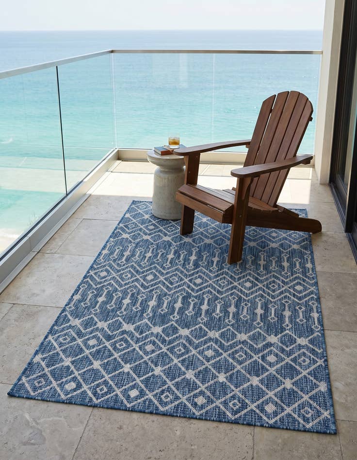 Detail image of 3' x 5' 3 Easy-Clean Lattice Indoor / Outdoor Rug