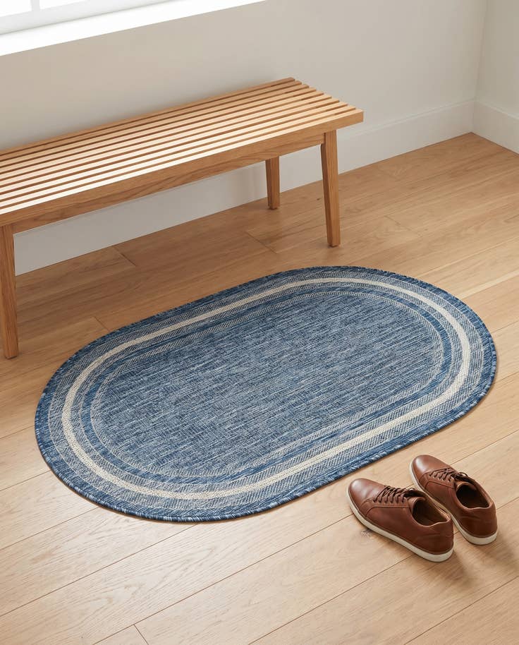 Detail image of 3' x 5' 3 Easy-Clean Border Indoor / Outdoor Oval Rug