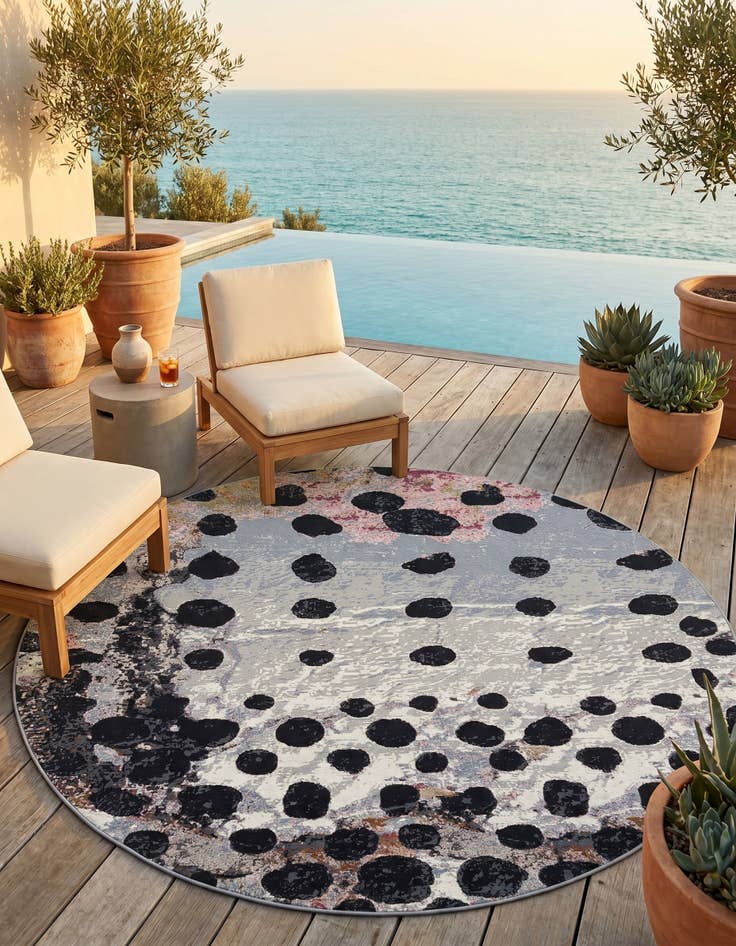 Detail image of 7' 10 x 7' 10 Easy-Clean Modern Indoor / Outdoor Round Rug