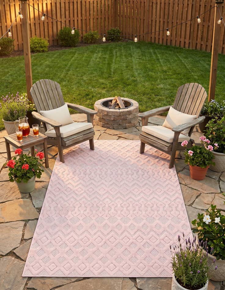 Detail image of 4' x 6' Easy-Clean Trellis Textured Indoor / Outdoor Rug