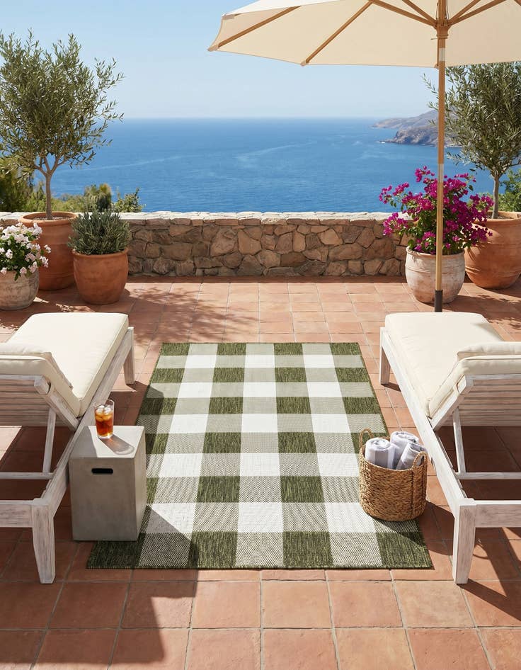 Detail image of 4' x 6' Easy-Clean Checkered Indoor / Outdoor Rug