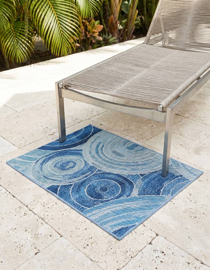 Detail image of 2' 2 x 3' Easy-Clean Modern Indoor / Outdoor Rug