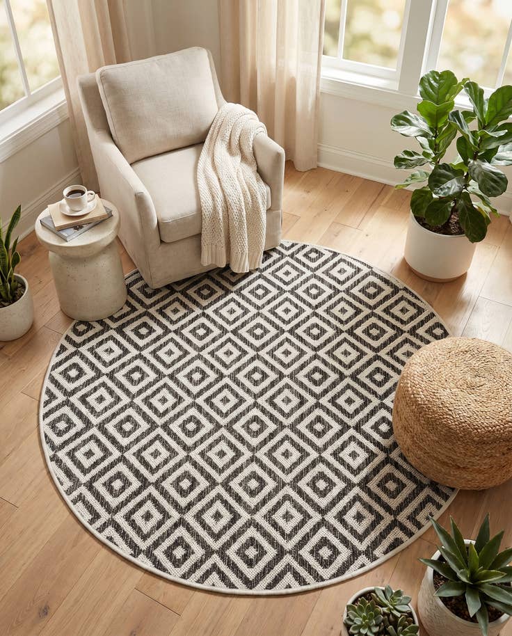 Detail image of 4' x 4' Easy-Clean Jill Zarin Costa Rica Indoor / Outdoor Round Rug