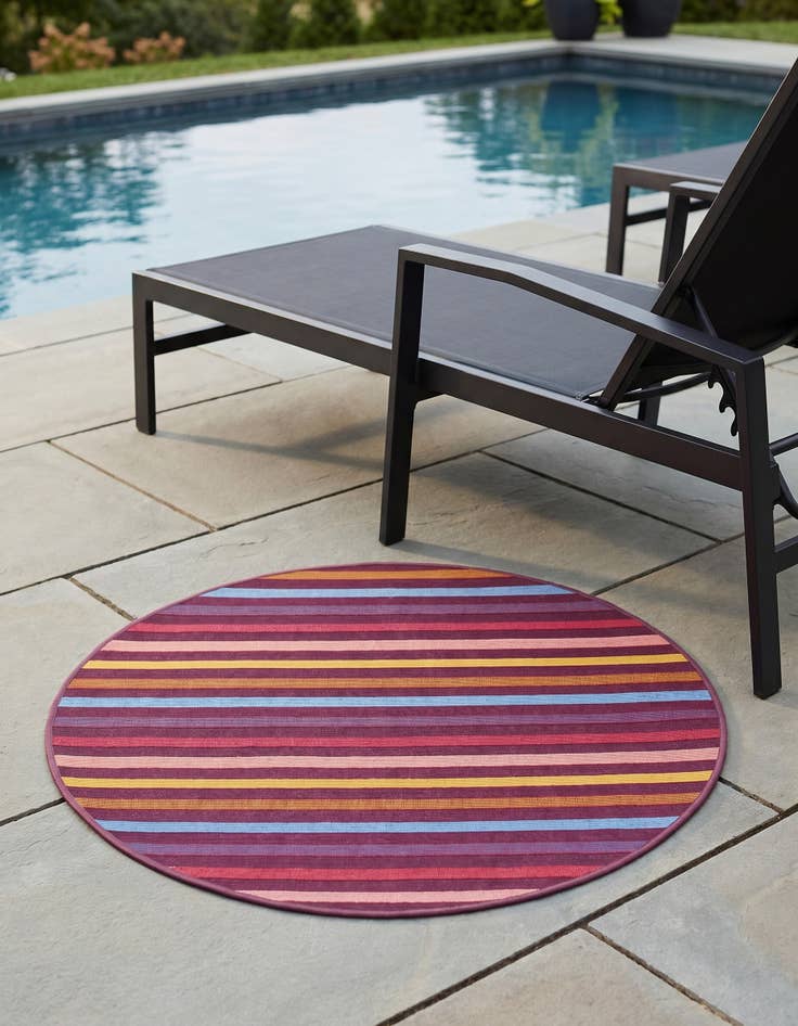 Detail image of 3' x 3' Easy-Clean Striped Indoor / Outdoor Round Rug