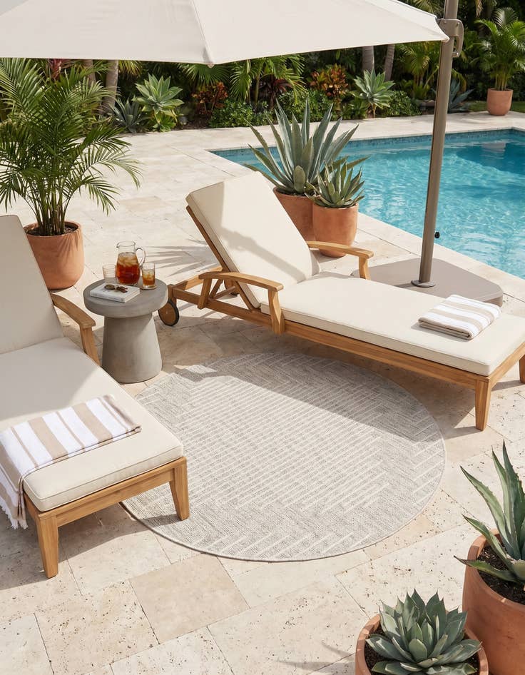 Detail image of 4' x 4' Easy-Clean Modern Indoor / Outdoor Round Rug