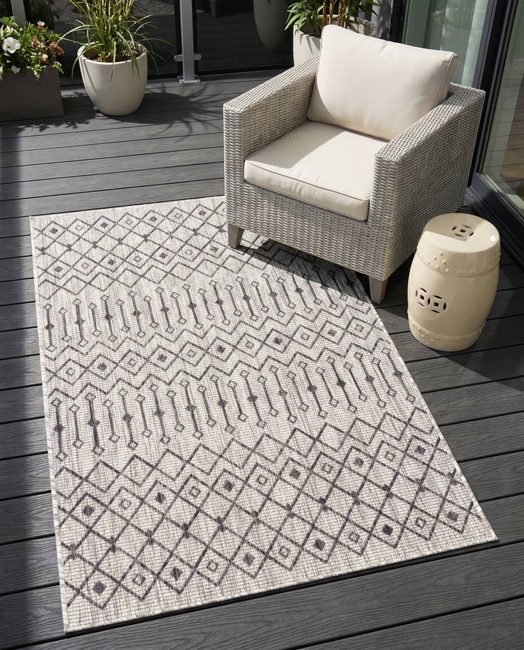 Detail image of 3' x 5' 3 Easy-Clean Lattice Indoor / Outdoor Rug
