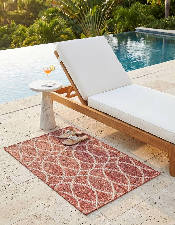 Detail image of 2' x 3' Easy-Clean Trellis Indoor / Outdoor Rug