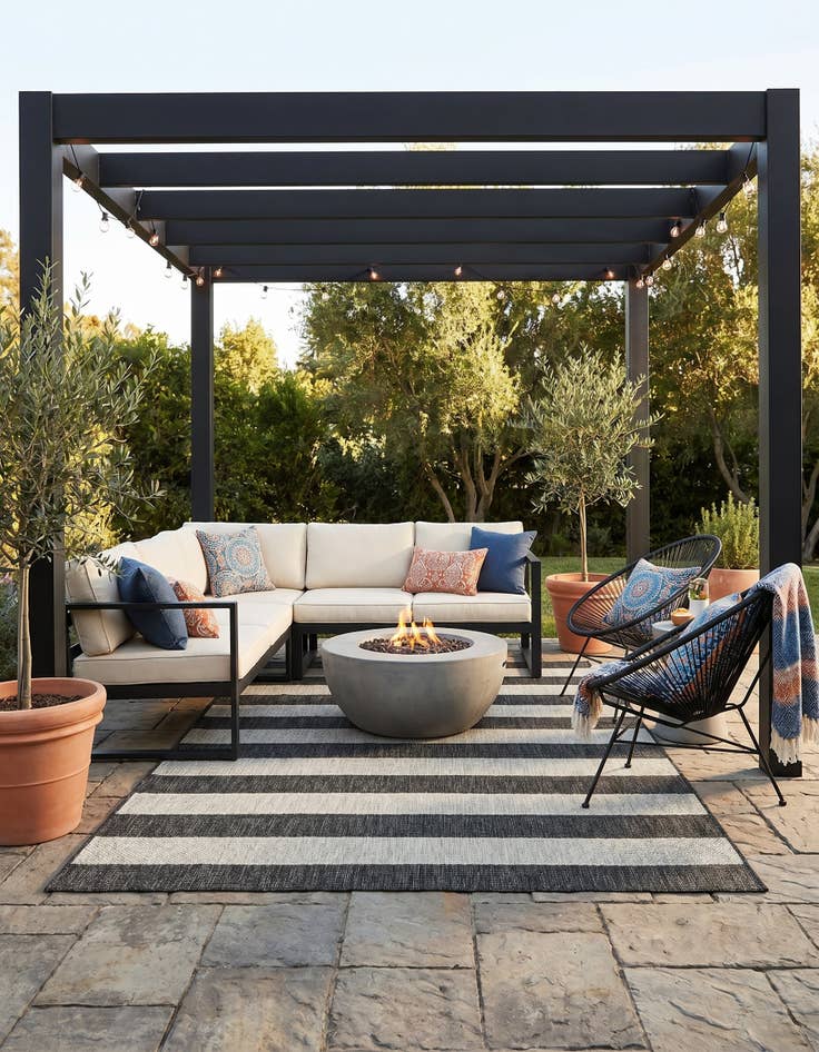 Detail image of 5' 3 x 7' Easy-Clean Striped Indoor / Outdoor Rug