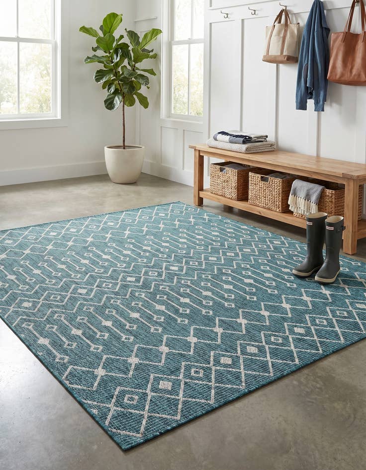 Detail image of 6' x 6' Easy-Clean Lattice Indoor / Outdoor Square Rug