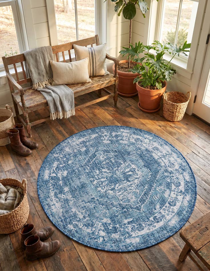 Detail image of 4' x 4' Easy-Clean Traditional Indoor / Outdoor Round Rug