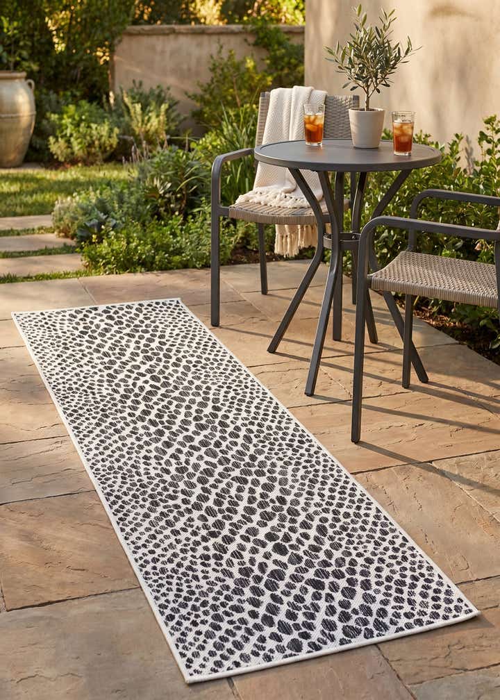 2' x 6' Easy-Clean Jill Zarin Cape Town Indoor / Outdoor Runner Rug