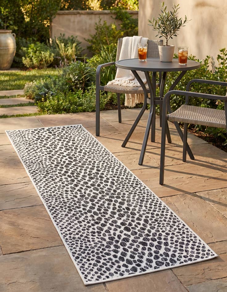 Detail image of 2' x 6' Easy-Clean Jill Zarin Cape Town Indoor / Outdoor Runner Rug
