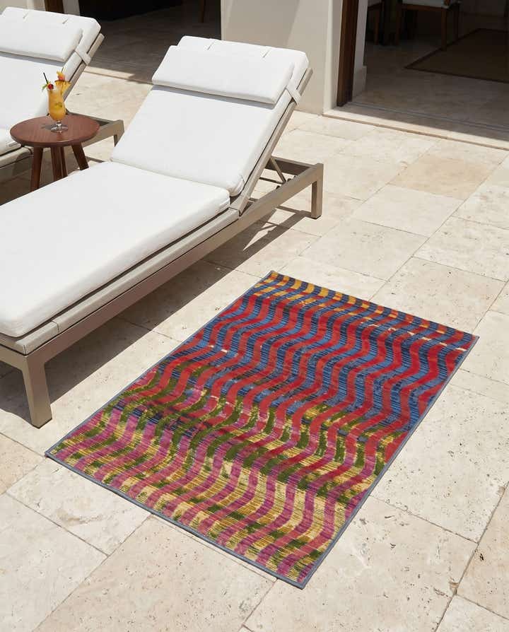 2' 2 x 3' Easy-Clean Modern Indoor / Outdoor Rug