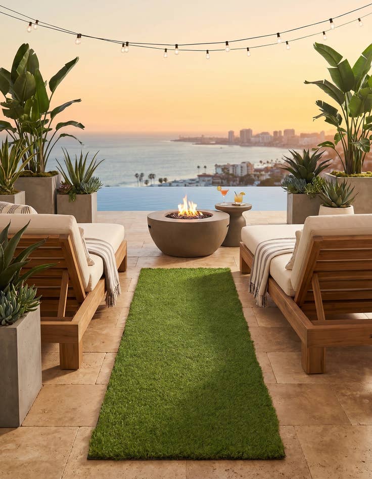 Detail image of 2' 7 x 8' Easy-Clean Grass Indoor / Outdoor Runner Rug