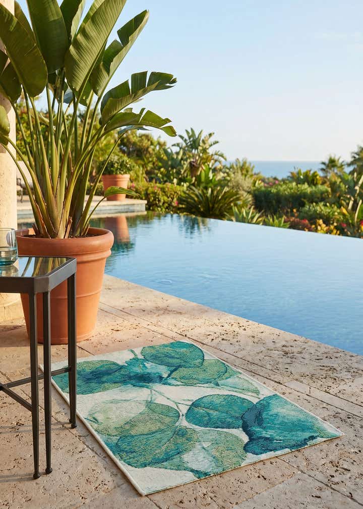 2' x 3' Easy-Clean Botanical Indoor / Outdoor Rug